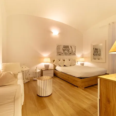 Next To Vatican Museum Luxury Flat דירה *