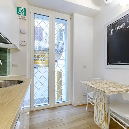 Next To Vatican Museum Luxury Flat 로마